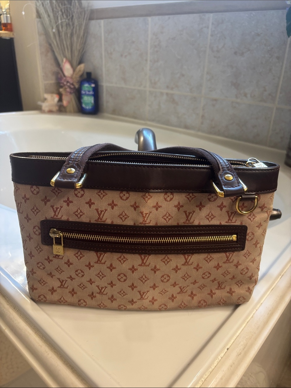 SOLD!!! Authentic Louis Vuitton Josephine PM bag in EUC!!!❤️